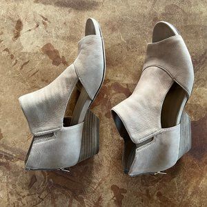 Naturalizer tan/cream leather booties